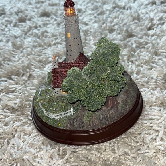 Vintage Thomas Kinkade "The Light of Peace" Lighthouse Figurine (Lights Up) - Picture 2 of 13